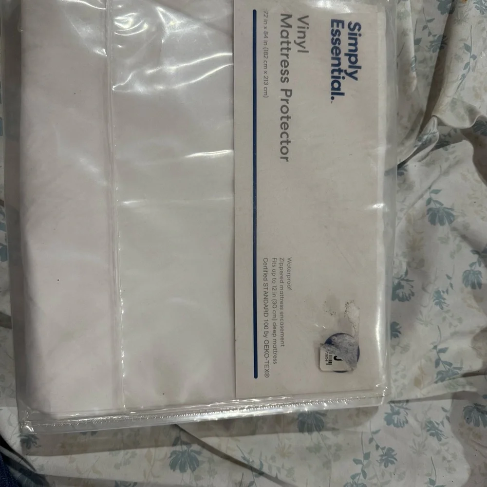 Simply Essential Vinyl Mattress Protector